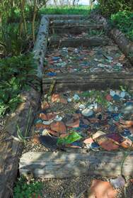 Escaliers De multiples escaliers coupent les rocailles afin de permettre à la fois l'entretient et la promenade.