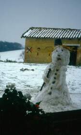 Neige et glace WINTER Il fait froid tous les hivers. Il ne neige qu'une année sur deux ou trois et elle ne dure pas. Il arrive cependant que...